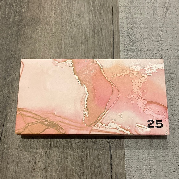 Eyeshadow pallet with golds, pinks, nudes, and browns. - Picture 4 of 4